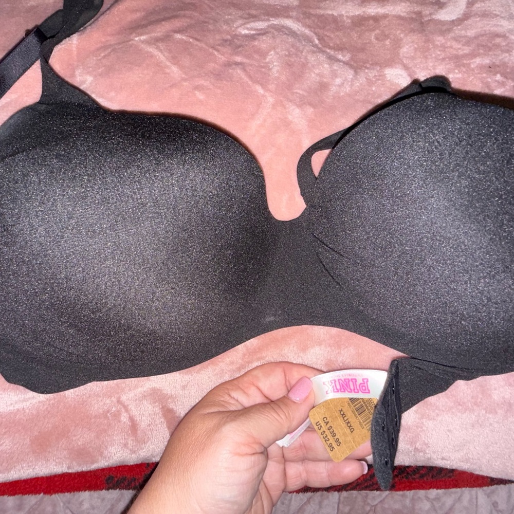 PINK Victoria's Secret Black Molded T-Shirt Bra